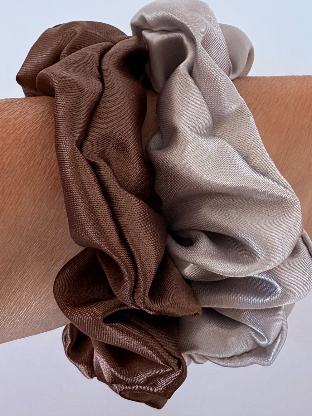 Scrunchies satin set of 2 brown, silver new